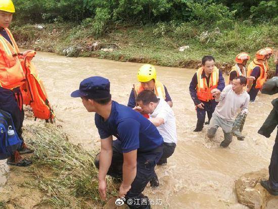 江西吉安暴雨致4个村庄通信中断 村民已全部转移