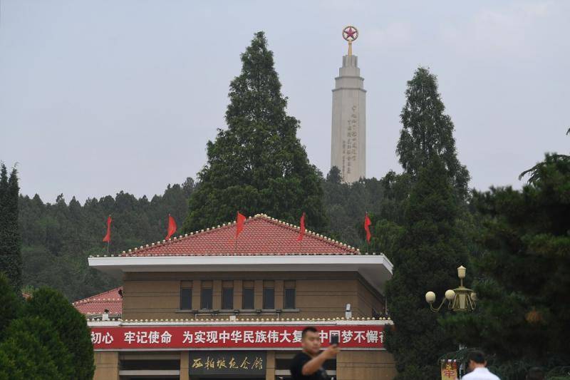 革命圣地西柏坡，端午节人流如织