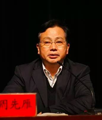 大学校长夫妇“离婚不离家” 合伙拿开发商两千万