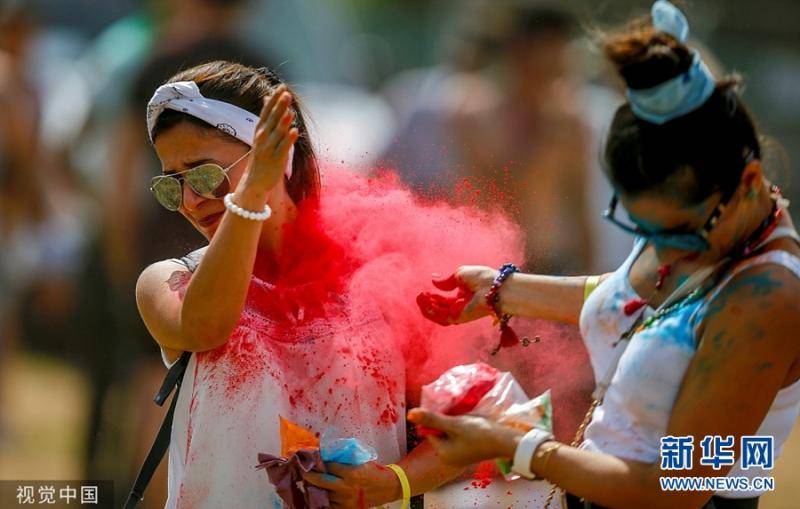 土耳其举办色彩节活动 上演五彩狂欢