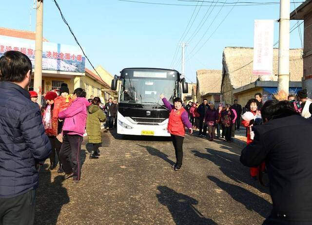 村村通客车，释放多重发展红利