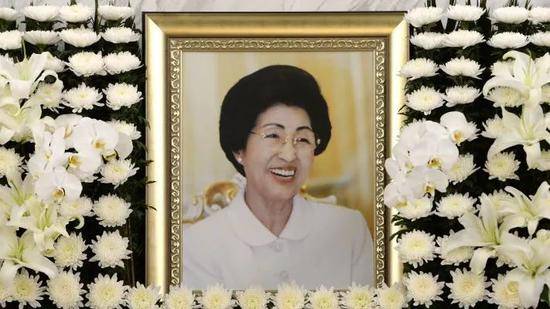 古稀之年助夫当上总统 韩国眼光最毒的女人去世了