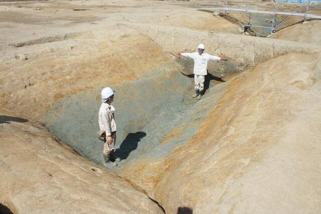 13世纪产物 日本京都出土大型护城河及建筑物遗迹