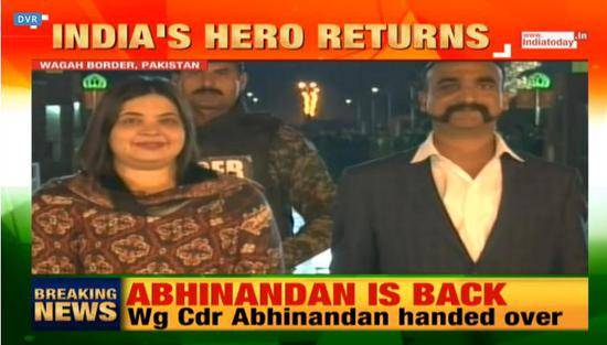 印度电视节目直播阿比纳丹回国画面。