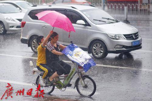 广州暴雨黄色预警：学生可自动停课 无需等待通知