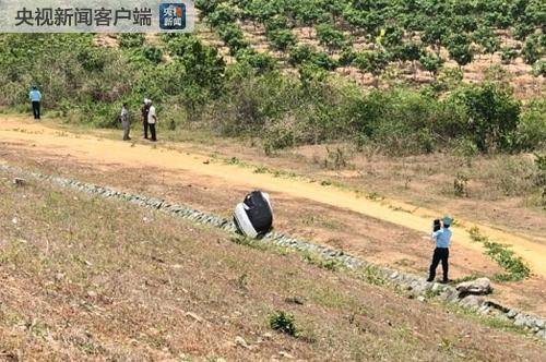 越南一架军用飞机坠毁致2死 现场火光冲天(图)