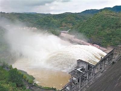 龙川抢险 千人驰援