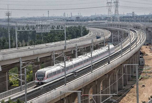 “白鲸号”飞驰新机场线一期开始试运行组图