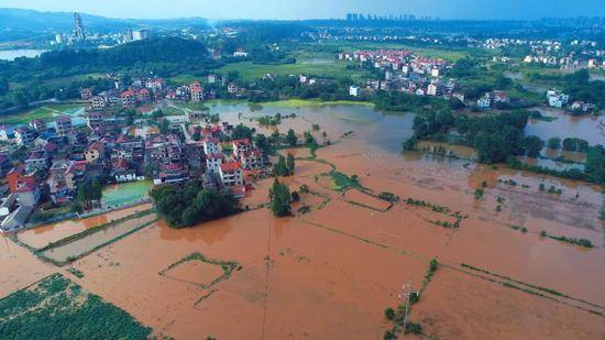 南方降雨致8省61人死 国家Ⅳ级救灾应急响应启动