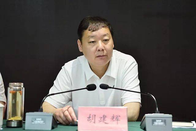 “禁用收割机割麦防污染”后，当地多次表态纠正官僚主义