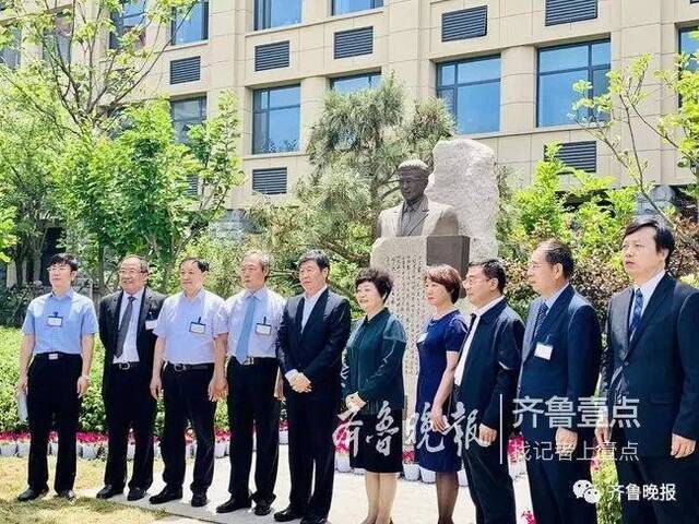 山东大学老校长徐显明“重返”山大 受聘法学院