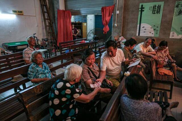 桂剧晚歌：带着“生死状”演出的剧团