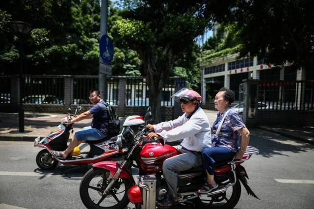 桂剧晚歌：带着“生死状”演出的剧团