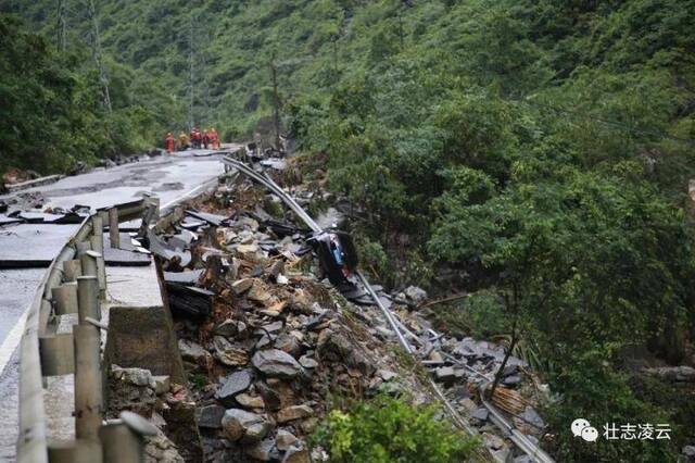 广西凌云县暴雨引发山洪致2人死亡 有车辆被冲走