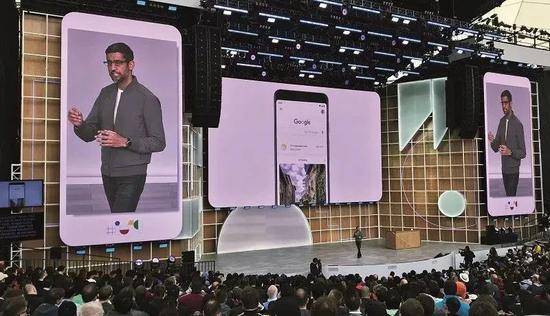 图为谷歌2019年开发者大会，当华盛顿开始声讨硅谷公司们的隐私问题时，科技公司的每一次发声都小心翼翼。摄影/《财经》记者刘泓君