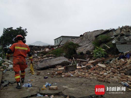 四川宜宾地震一名7岁男孩确认遇难 父亲失声痛哭