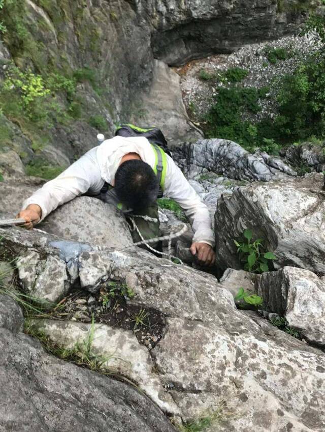 10天7人夜间攀登北京野山被困，房山消防通宵救援