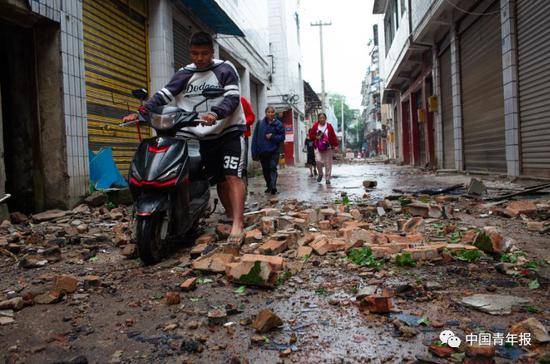 长宁地震后成都这一幕刷屏上热搜 网友：想哭