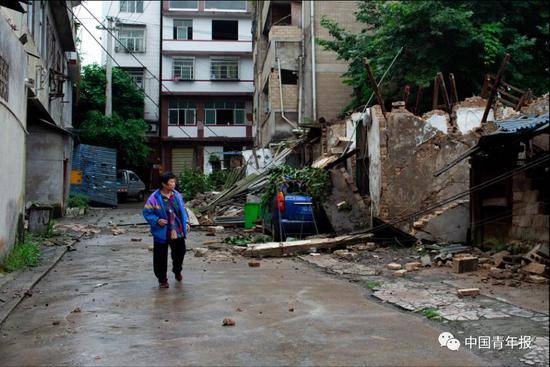 长宁地震后成都这一幕刷屏上热搜 网友：想哭