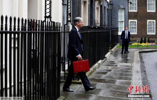 英媒：不满首相预算计划 财政大臣哈蒙德或将辞职