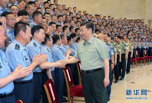 △6月18日，习近平于京西宾馆接见空军十三次党代会代表。