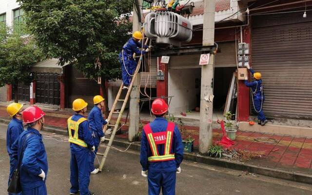 震中双河镇基础设施快速恢复中