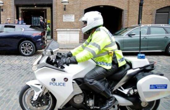 保护王室成员的警察摩托车（图源：GETTY）