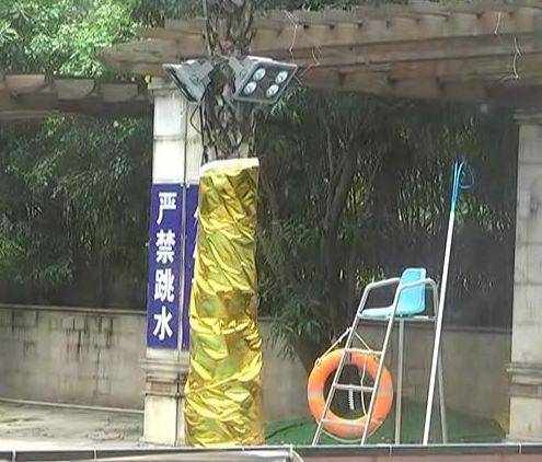 8岁男童小区游泳池内溺亡 沉底了也无人察觉