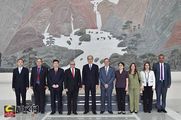 张军会见古巴国务委员会秘书长阿科斯塔