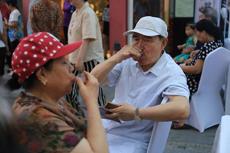 消酷暑市民品名茶马连道消夏之夜开幕