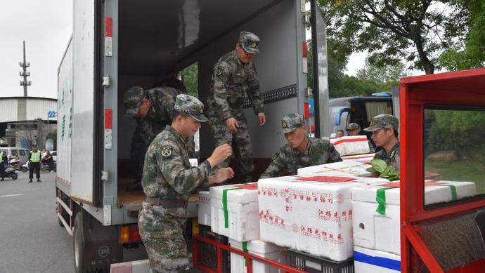 “上海居民区遭导弹袭击”，民兵饮食保障分队紧急行动