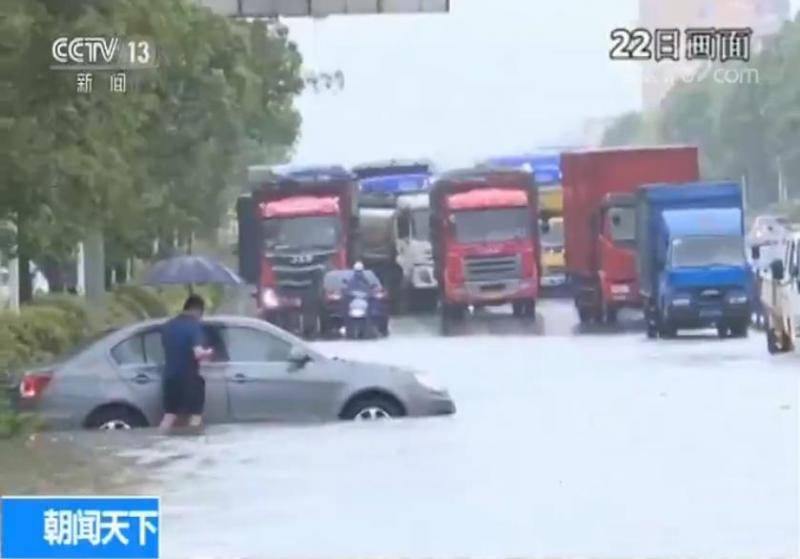 江西强降雨致山体滑坡城区积水 多地供电线路受损