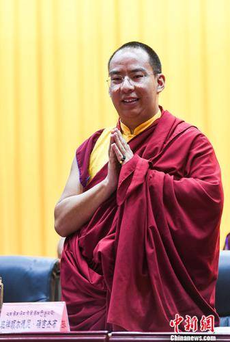 6月22日，班禅额尔德尼•确吉杰布在中国佛教协会西藏分会第十一次全区代表大会上全票当选为中国佛协西藏分会第十一届理事会会长。中新社记者何蓬磊摄