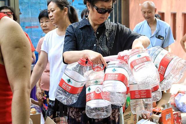 丰台区东铁匠营街道废品换绿植