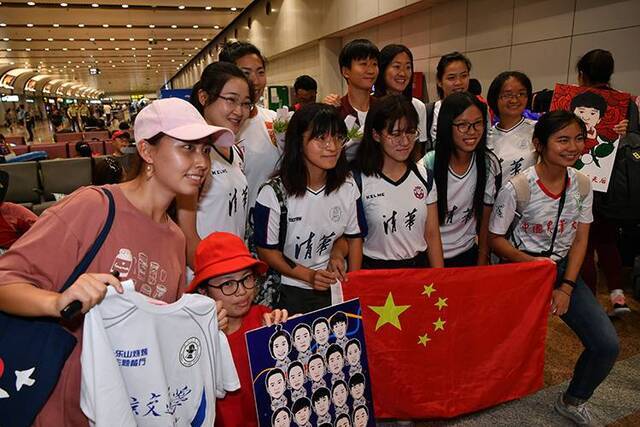 中国女足无缘八强今日下午抵京组图