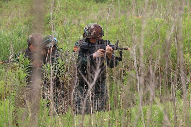 武警上海总队“魔鬼周”再次开启，水面反恐作战成新科目