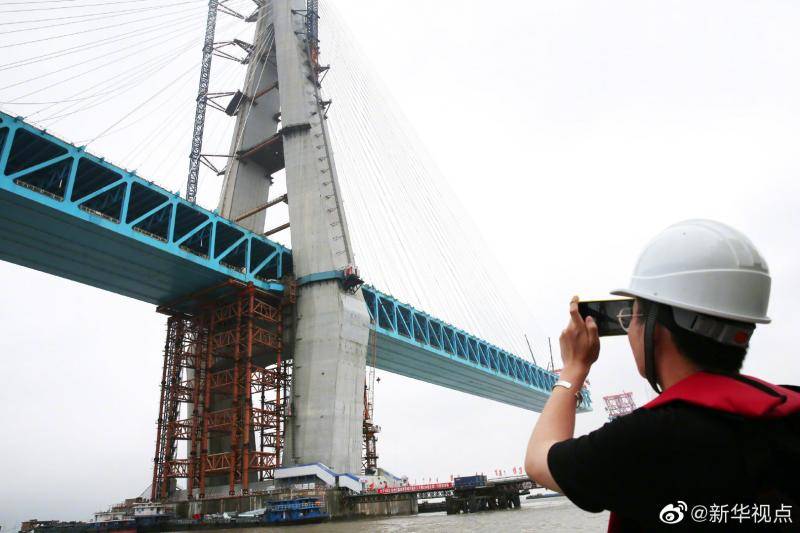 封顶 世界最大跨度公铁斜拉桥主塔顺利建成(图)
