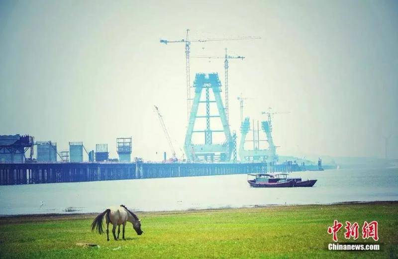 建设中的鄱阳湖二桥。傅建斌摄