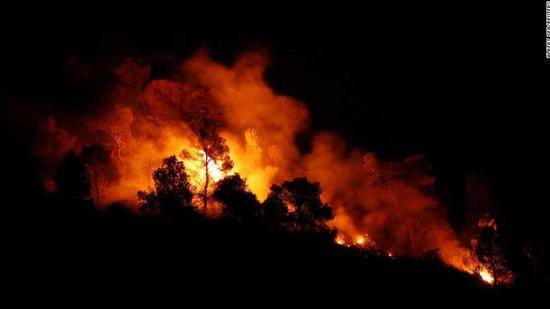  6月27日，西班牙加泰罗尼亚地区发生重大山火灾情图源：CNN