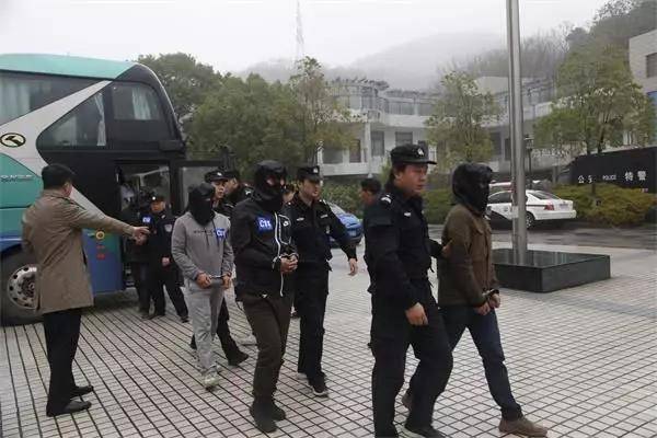 一千多元贷款牵出套路贷团伙，200余人被抓，主犯出逃