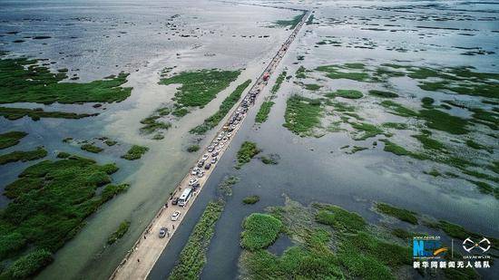 永吴公路大湖池段，图片来源：新华网。