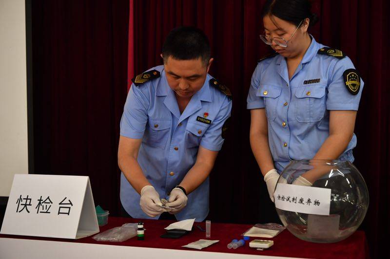 食品安全周主题开放日在京举行，送保健食品知识进校园