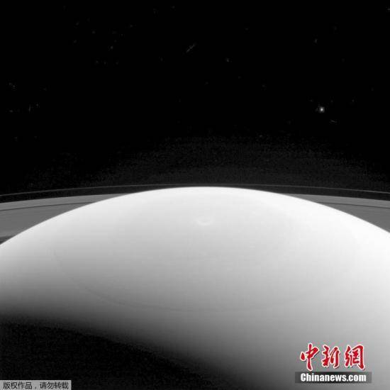 资料图：NASA探测器“卡西尼”号传回的土星环画面。