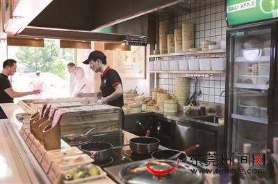 好食光｜这碗粉有“骨气”：老餐饮用大筒骨米粉开辟新天地