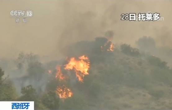 受高温天气影响 西班牙多地爆发山火已吞噬上万公顷森林