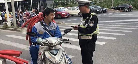 中国交警 最懂得怎么拦下NBA球星哈登的人(图)