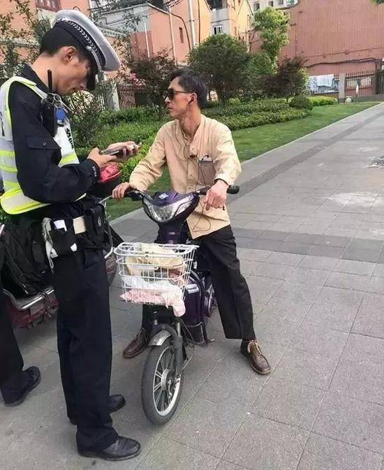 中国交警 最懂得怎么拦下NBA球星哈登的人(图)