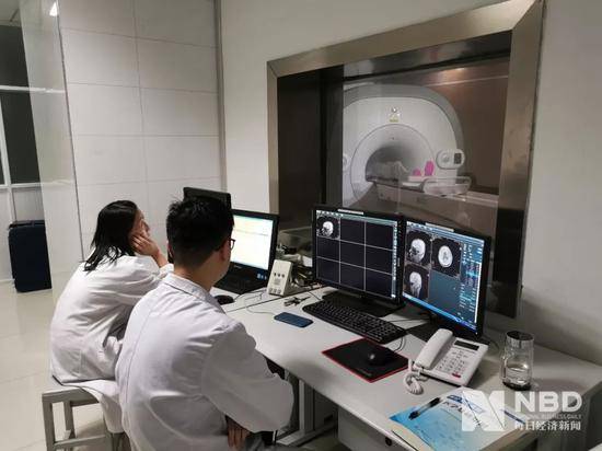 潍坊某公立医院采购的朗润医疗国产核磁共振（每经记者滑昂摄）