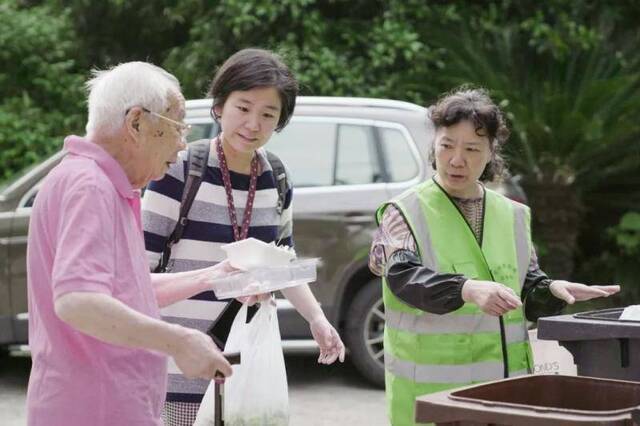 哈佛硕士跑遍上海88个小区 手把手教居民垃圾分类