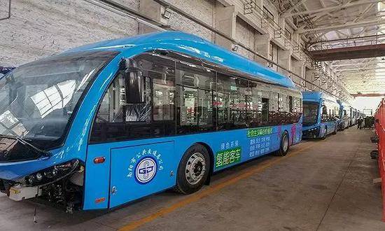 南阳公交部门采购的庞青年的企业生产的氢能源车。摄影：翟星理